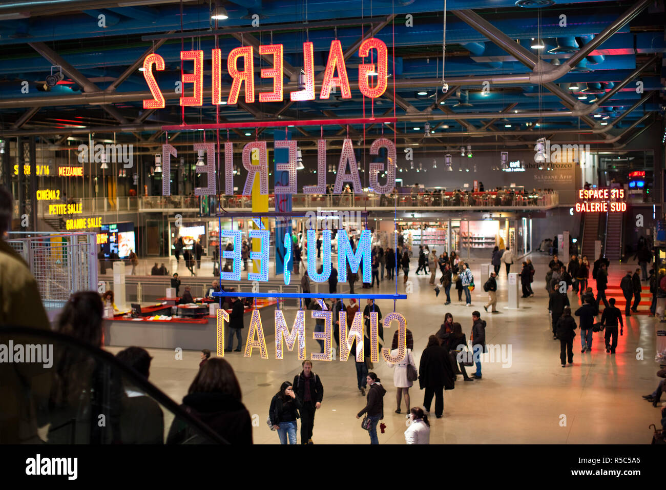 France, Paris, Centre Georges Pompidou, zone d'entrée Banque D'Images
