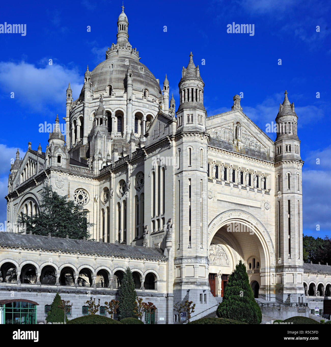 Basilique de lisieux Banque de photographies et d’images à haute