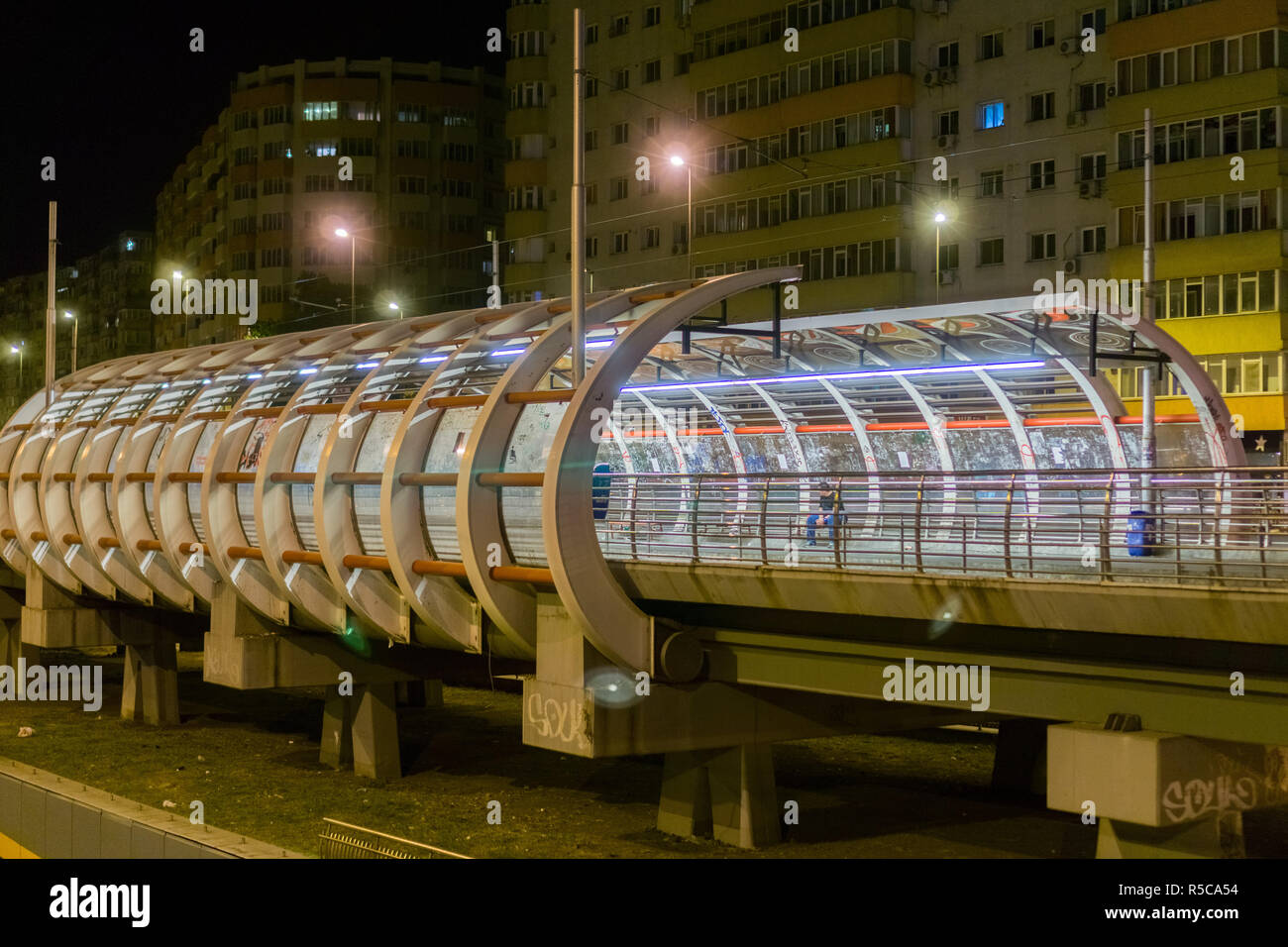 16 septembre 2017, Bucarest/Roumanie - station de tram de nuit Banque D'Images