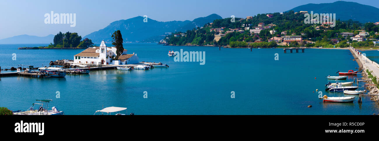 Journée panoramique scène d'Vlacheraina et monastère de l'île de Pontikonisi, Kanoni, Grèce, Vorfu Banque D'Images