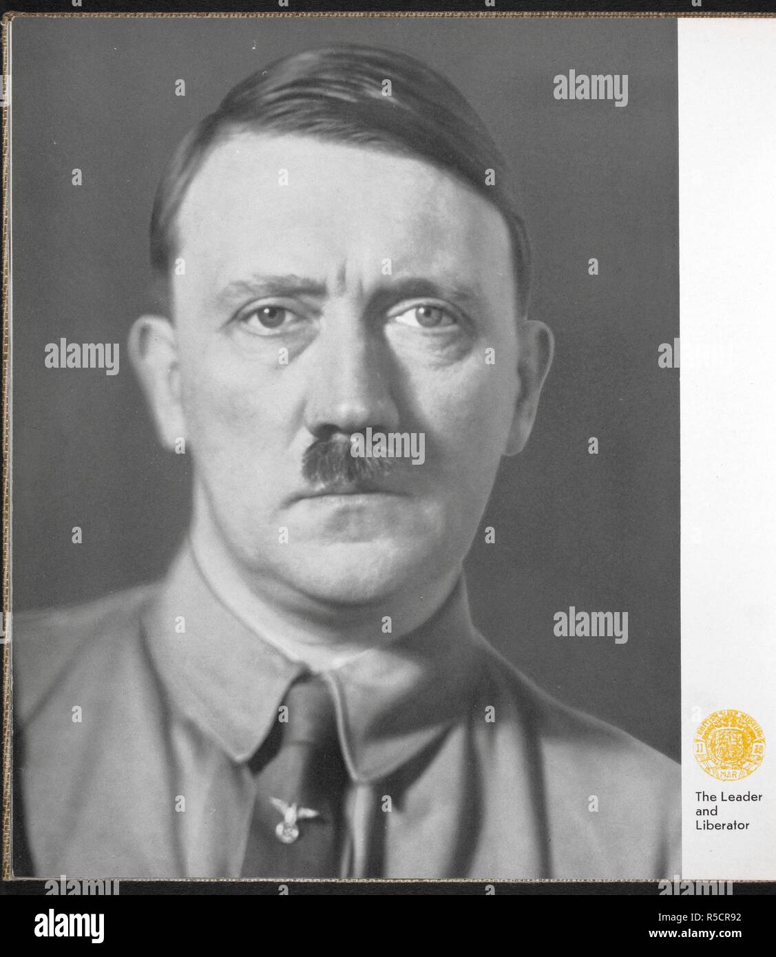 Portrait d'Adolf Hitler. (20 avril 1889 - 30 avril 1945). Homme politique allemand d'origine autrichienne et le leader du parti nazi. Il a été chancelier de l'Allemagne de 1933 à 1945 et d'un dictateur de l'Allemagne nazie. L'Allemagne. L'année olympique, 1936. [Une collection de photos.]. Berlin : Verlag Volk und Reich, [1936]. Source : 10240.h.48 dernière page. Banque D'Images