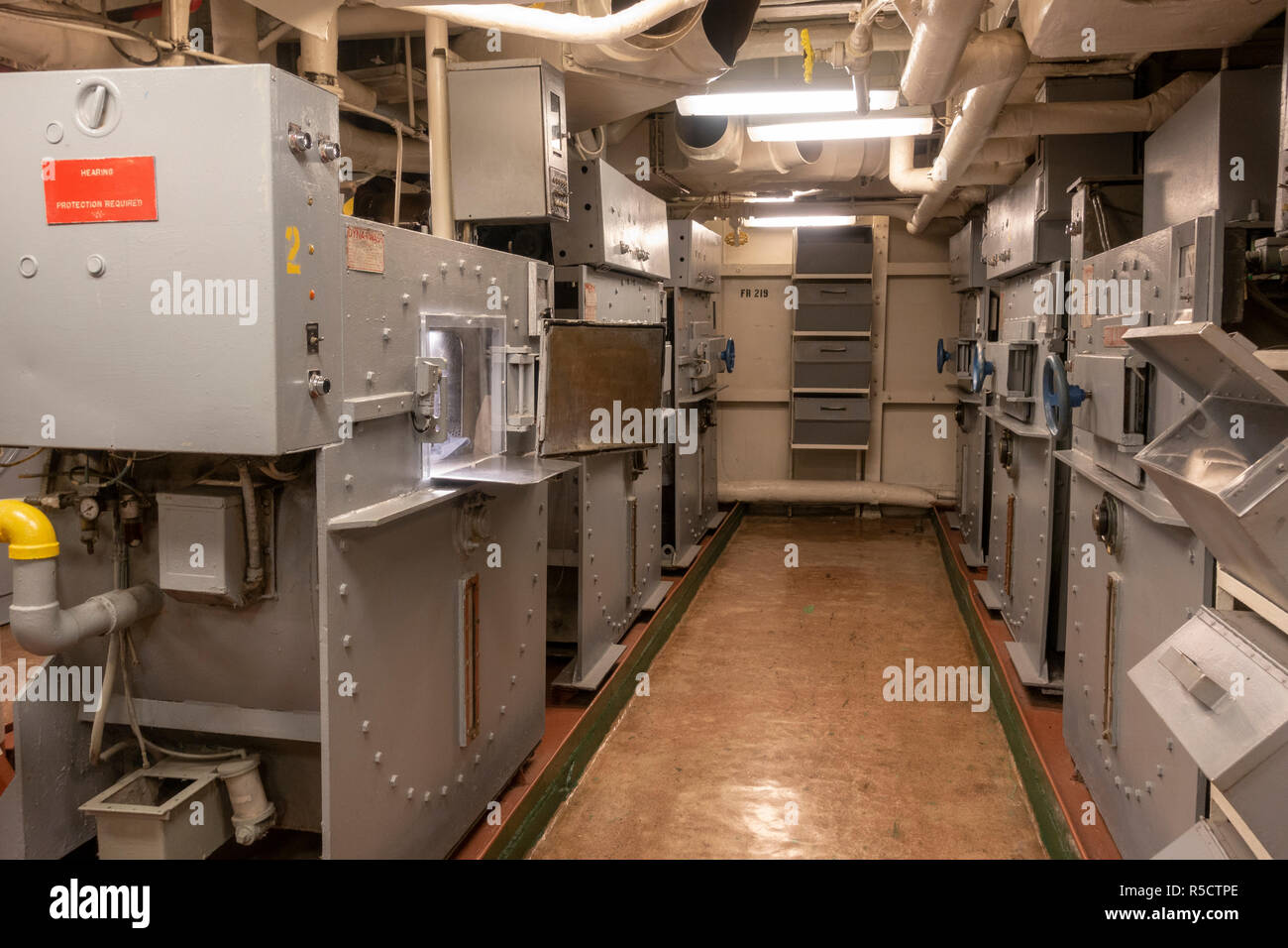 Service de blanchisserie à bord de l'USS Midway Museum, San Diego, California, United States. Banque D'Images