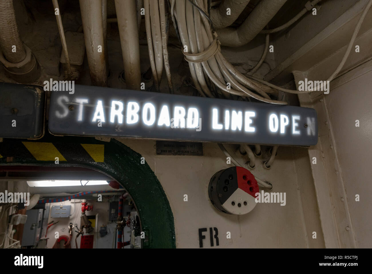 Chow tribord ligne est ouverte signe, USS Midway Museum, San Diego, California, United States. Banque D'Images