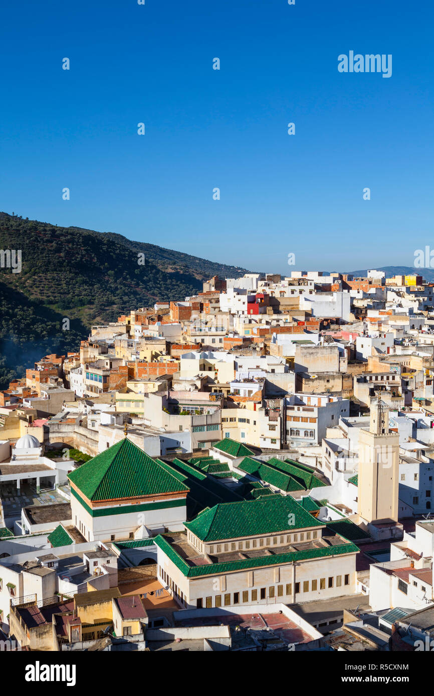 Une vue sur la ville historique de Moulay Idriss, Maroc Banque D'Images