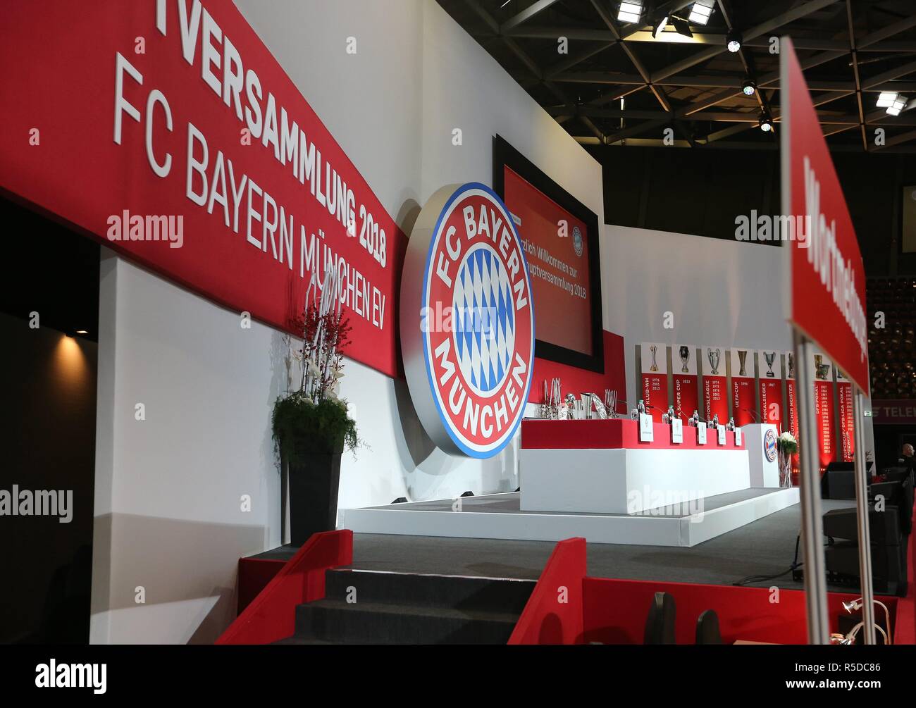 Munich, Allemagne. 30Th Nov, 2018. firo : 30.11.2018, Football, 1.Bundesliga, la saison 2018/2019 de l'AGA 2018, FC Bayern Munich, Munich, Munich, Munich, FC Bayern Munich, général, fonction, déposant, AGA, l'utilisation de crédit dans le monde entier | Buhne : dpa/Alamy Live News Banque D'Images