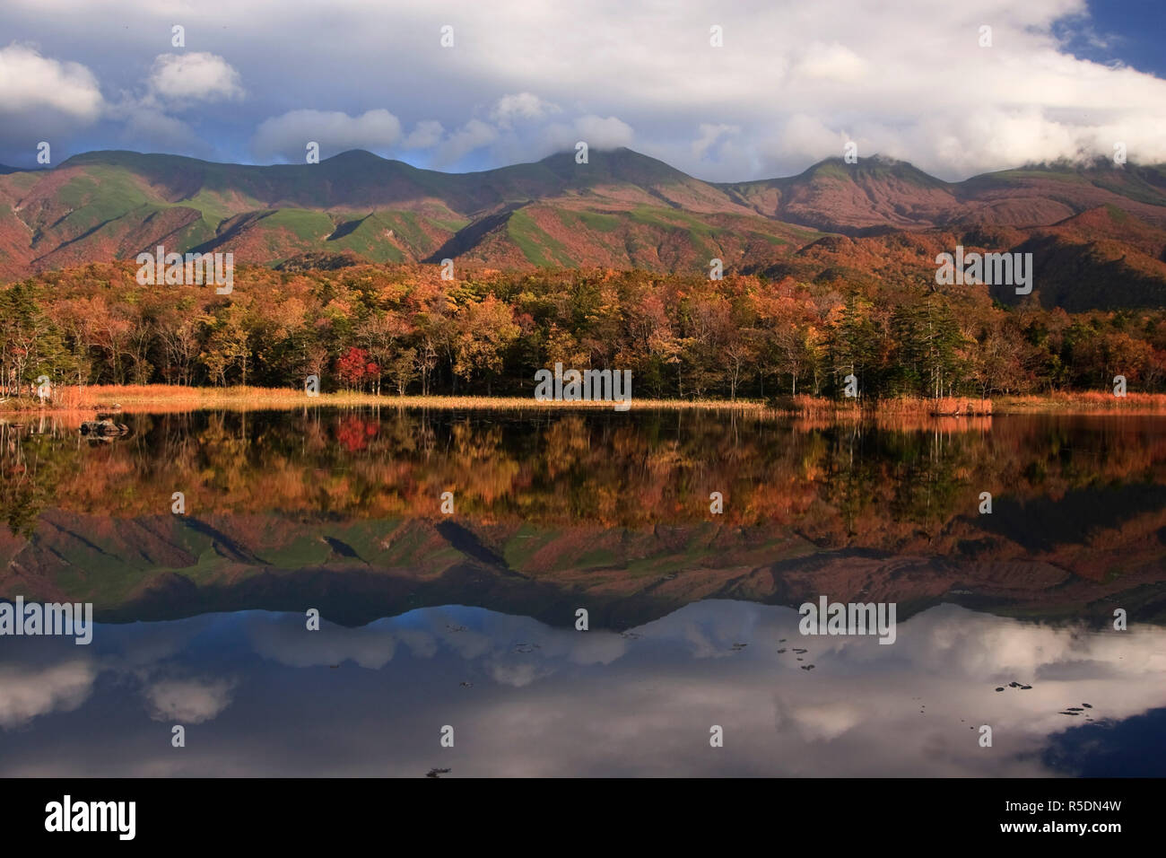 Le Japon, l'île d'Hokkaido, Péninsule de Shiretoko, le Parc National de Shiretoko, Shiretoko Shiretoko (cinq lacs Rendez-ko) Banque D'Images