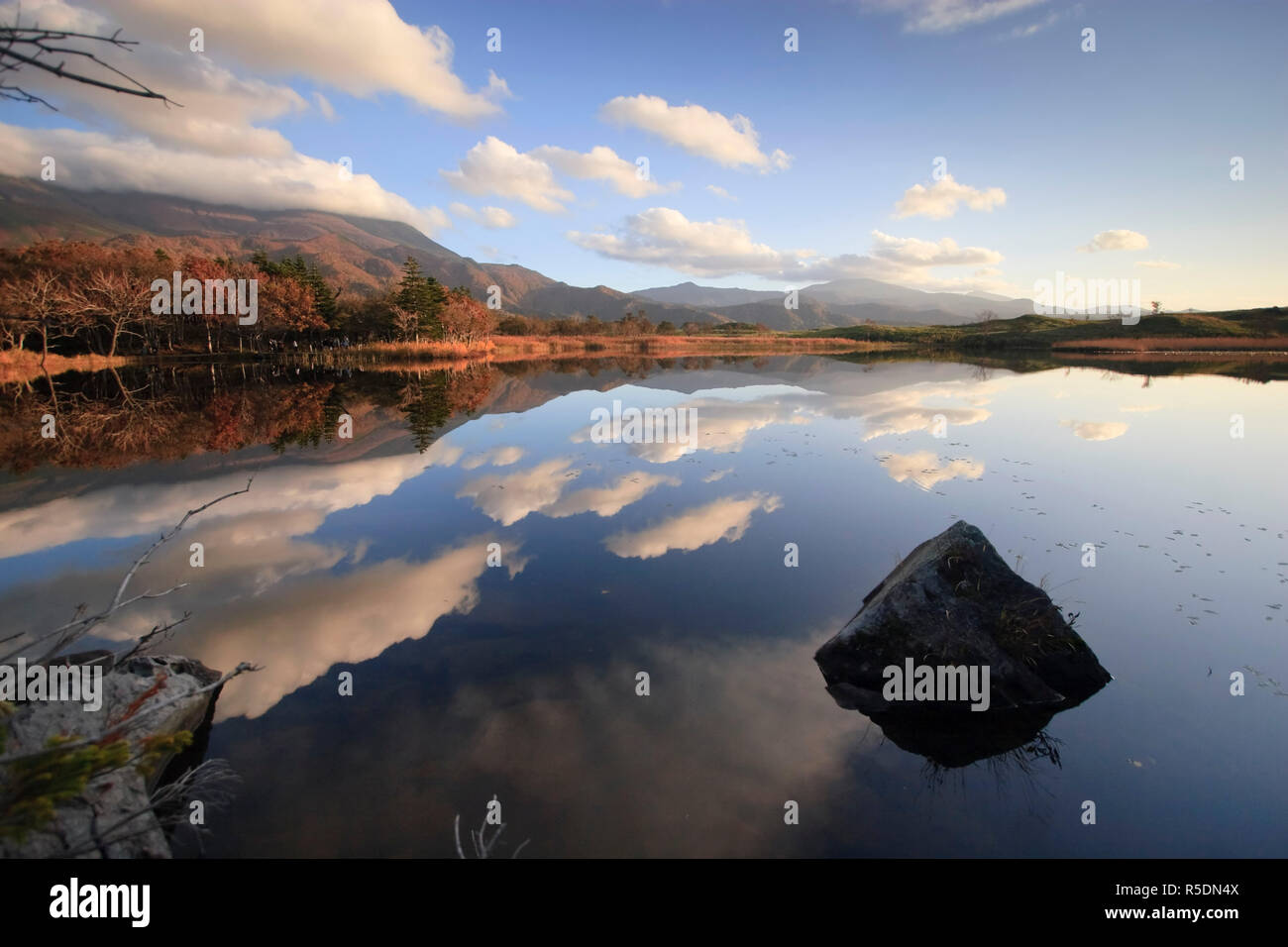 Le Japon, l'île d'Hokkaido, Péninsule de Shiretoko, le Parc National de Shiretoko, Shiretoko Shiretoko (cinq lacs Rendez-ko) Banque D'Images