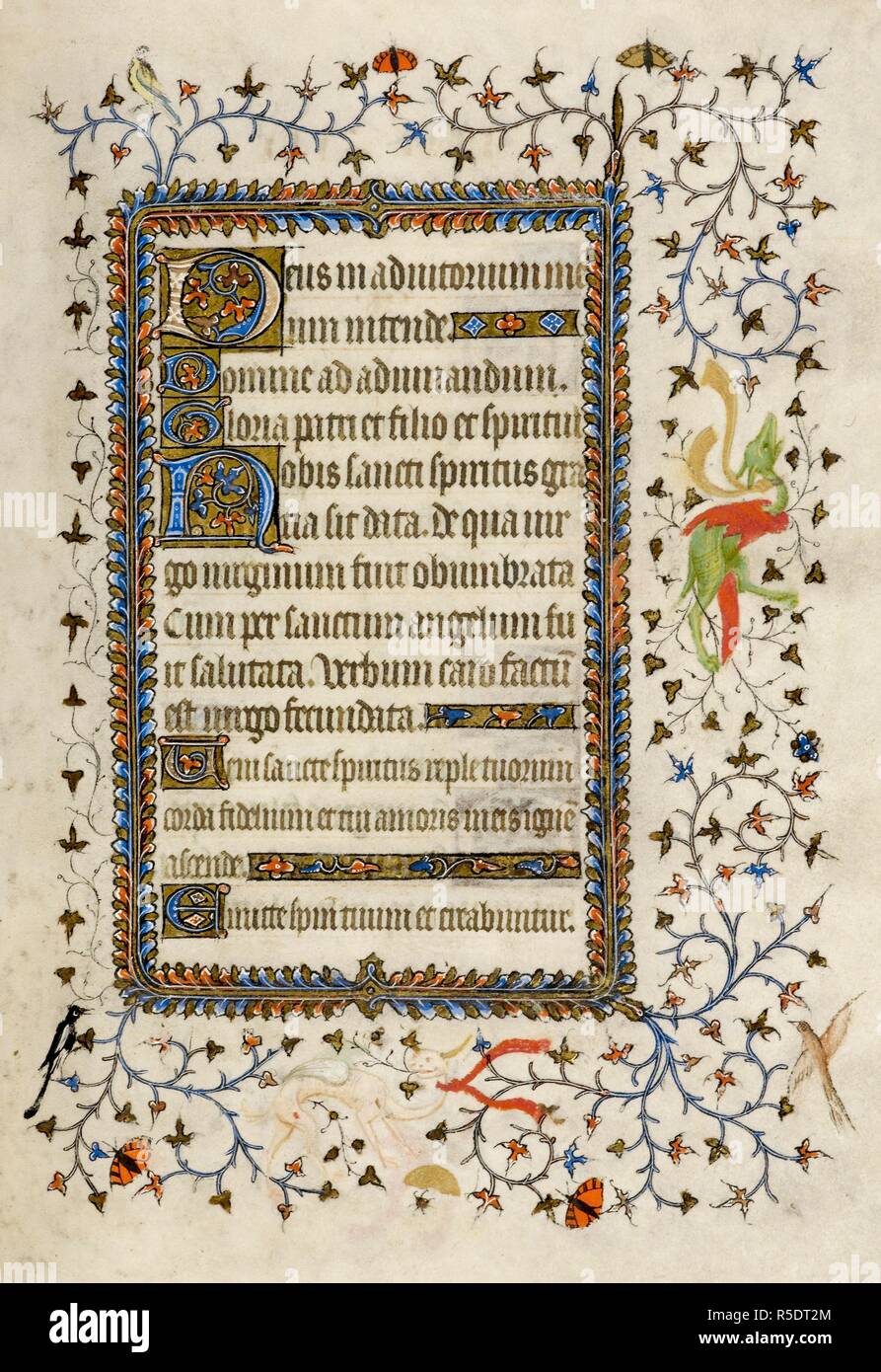 La page de texte avec des frontières et décoré d'initiales. Livre d'heures. France (Paris), vers 1407. Source : ajouter. 29433, f.112. Langue : Latin, surtout en partie en français. Auteur : Maître de l'Bruxelles initiales. Banque D'Images