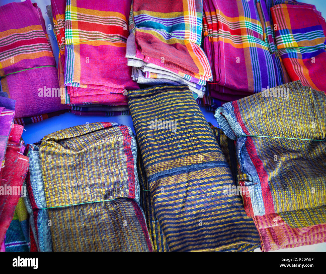 Pagne coloré en soie tissu en soie traditionnelle / boutique de mode  tendance Laos et Thaïlande - beau pagne background Photo Stock - Alamy