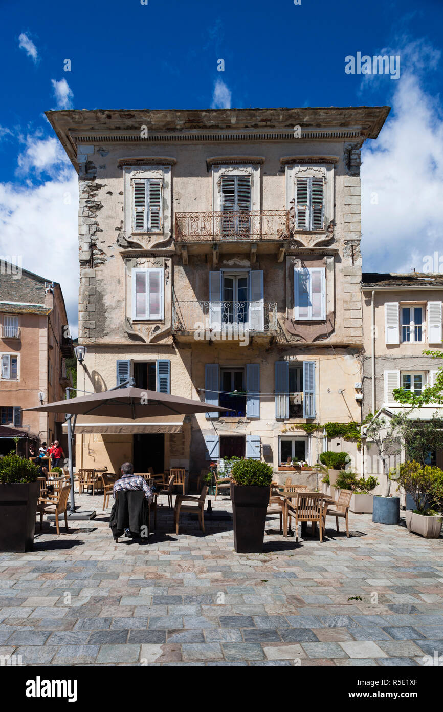 France, Corse, Haute-Corse Ministère, Le Cap Corse, Erbalunga, les bâtiments sur la place de la ville Banque D'Images