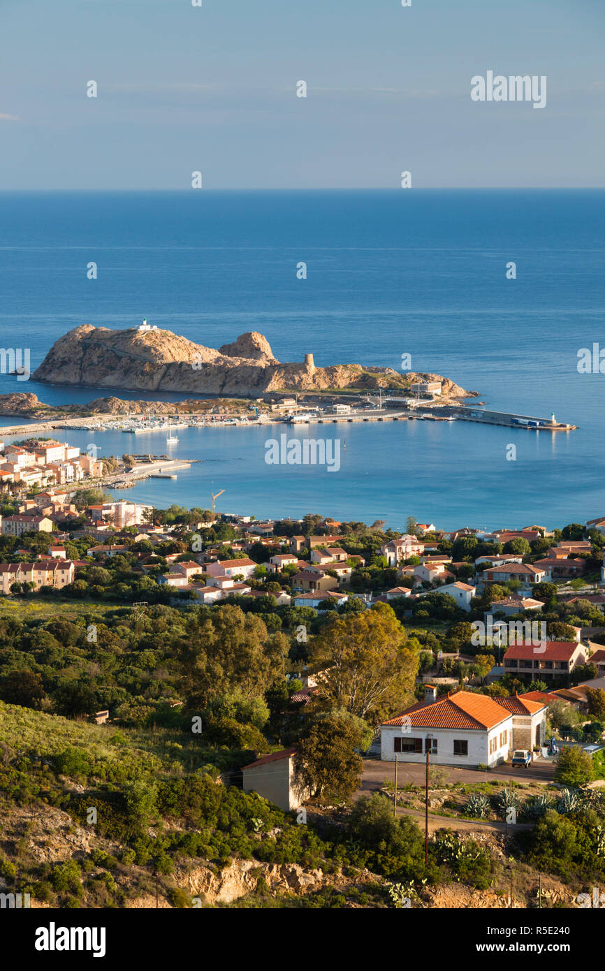France, Corse, Haute-Corse Ministère, La Balagne, Ile Rousse, vue sur la ville avec l'Ile de la Pietra, Dawn Banque D'Images