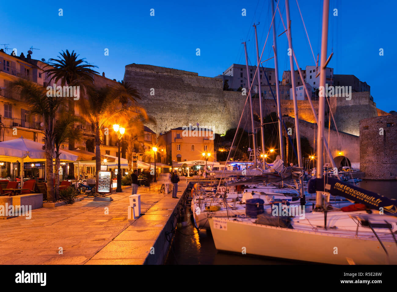 France, Corse, Haute-Corse Ministère, La Balagne, Calvi, Port de plaissance, port de plaisance, avec vue sur la Citadelle Banque D'Images