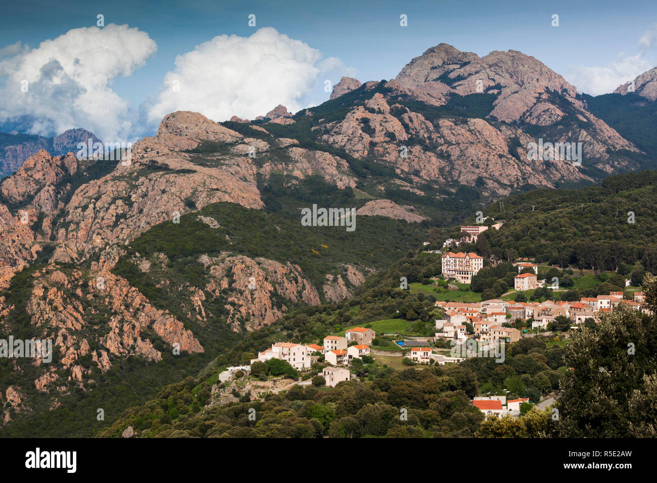France, Corse, Corse-du-Sud, Calanche de Piana, augmentation de la région, vue sur la ville Banque D'Images