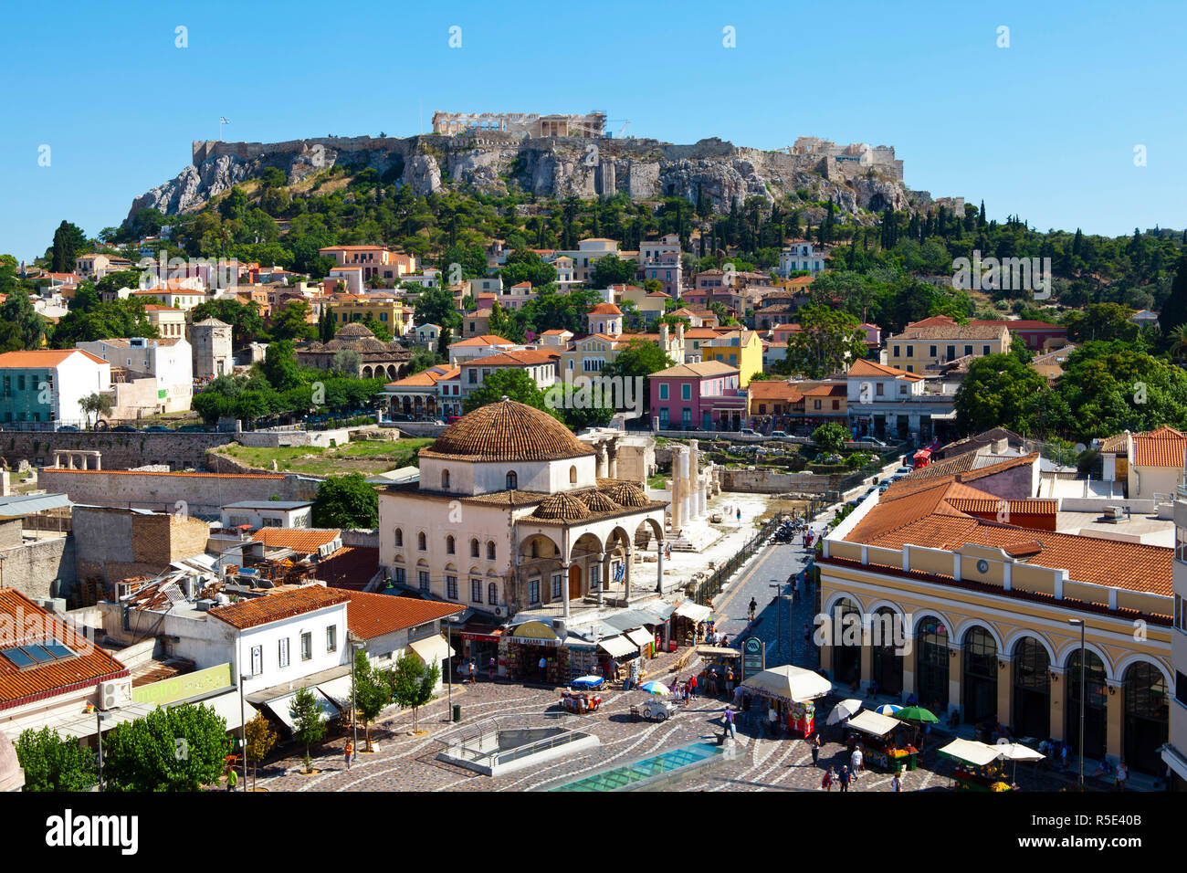 Des vues sur la place Monastiraki, l'Acropole et le Parthénon, Monastiraki, Athènes, Grèce Banque D'Images