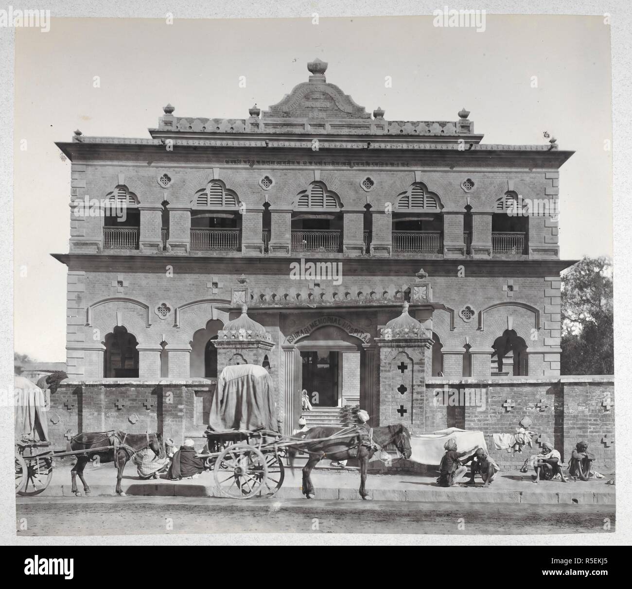 Ishwari Memorial Hospital [pour les femmes, Benares]. Kitchener of Khartoum Collection : "Vues de Bénarès. Présenté par le Maharaja de Benares'. c. 1905. Source : Photo 17/3(26). Auteur : Prasad, Madho. Banque D'Images