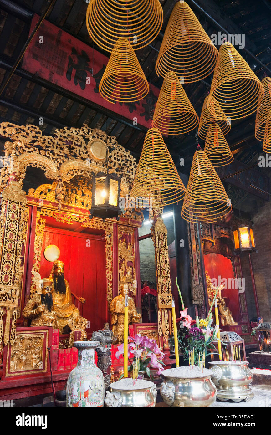 La Chine, Macao, Sam Kai Vui Kun Temple, encens en bâtonnets et bobines Banque D'Images