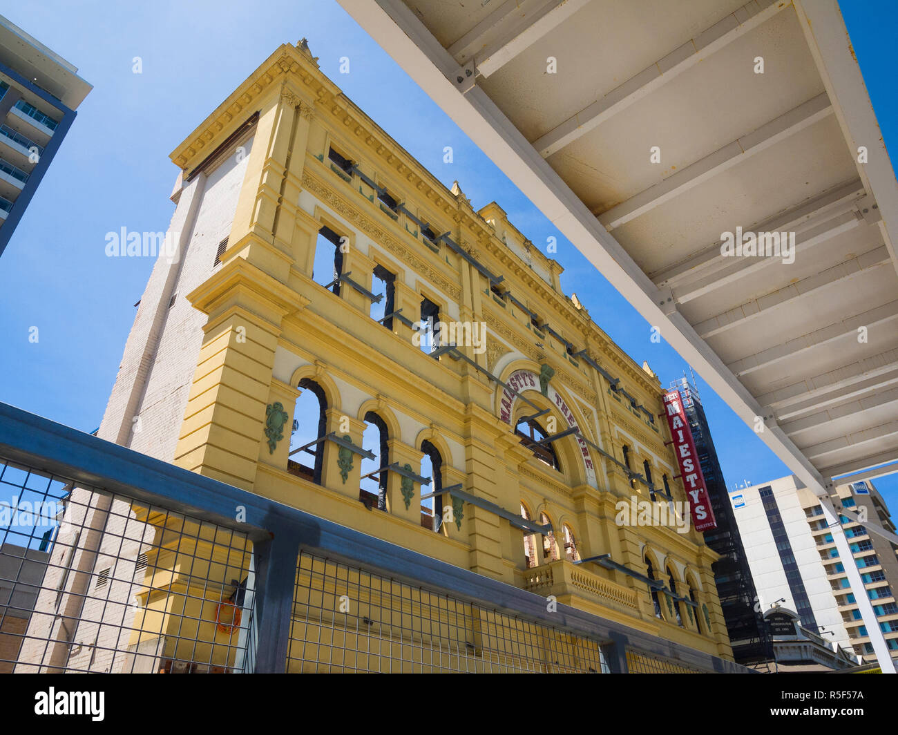 La restauration commence le théâtre de Sa Majesté à Adelaide, Australie du Sud, l'Australie tout en conservant la façade originale du bâtiment. Banque D'Images