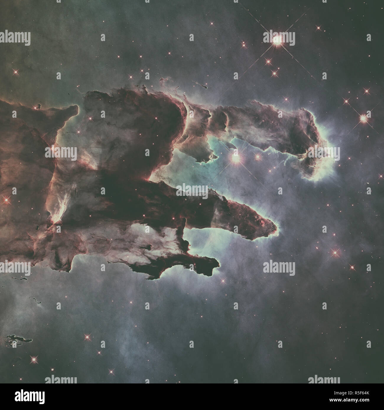 Piliers de la création. Nébuleuse de l'Aigle dans la constellation du Serpent. Banque D'Images