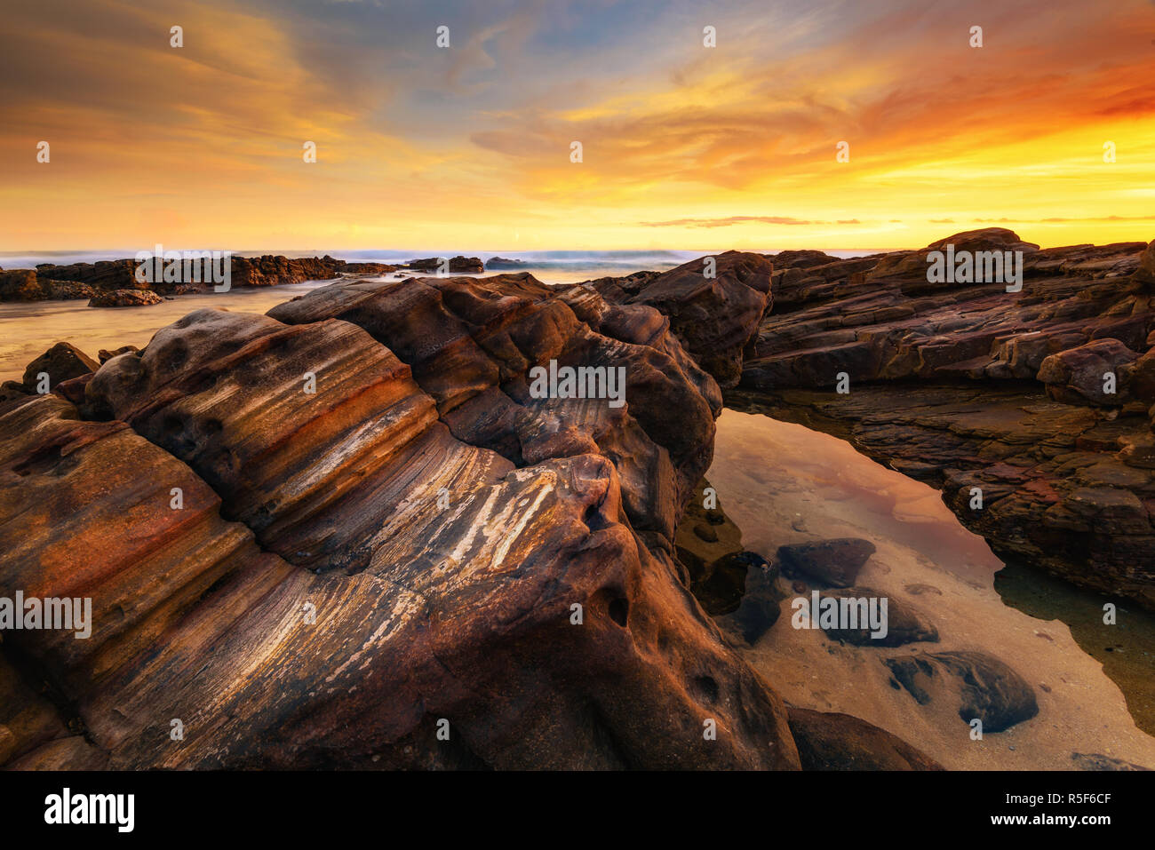 Formation de grès rouge dans Sawaran, Java ouest, Indonésie Banque D'Images