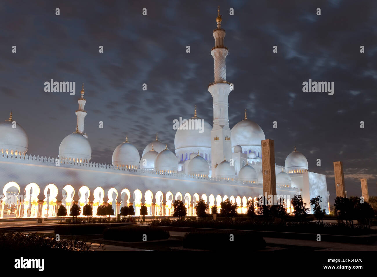 Emirats arabes unis (EAU), Abu Dhabi, dômes centrale de Sheikh Zayed Bin Sultan Al Nahyan Mosquée Banque D'Images