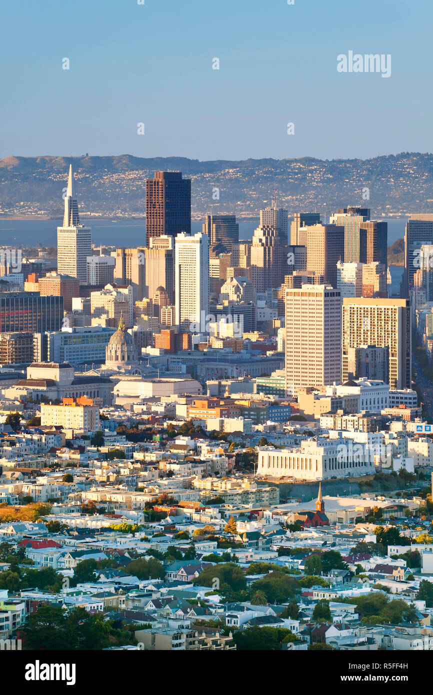 Vue sur les toits de la ville de Twin Peaks, San Francisco, California, USA Banque D'Images