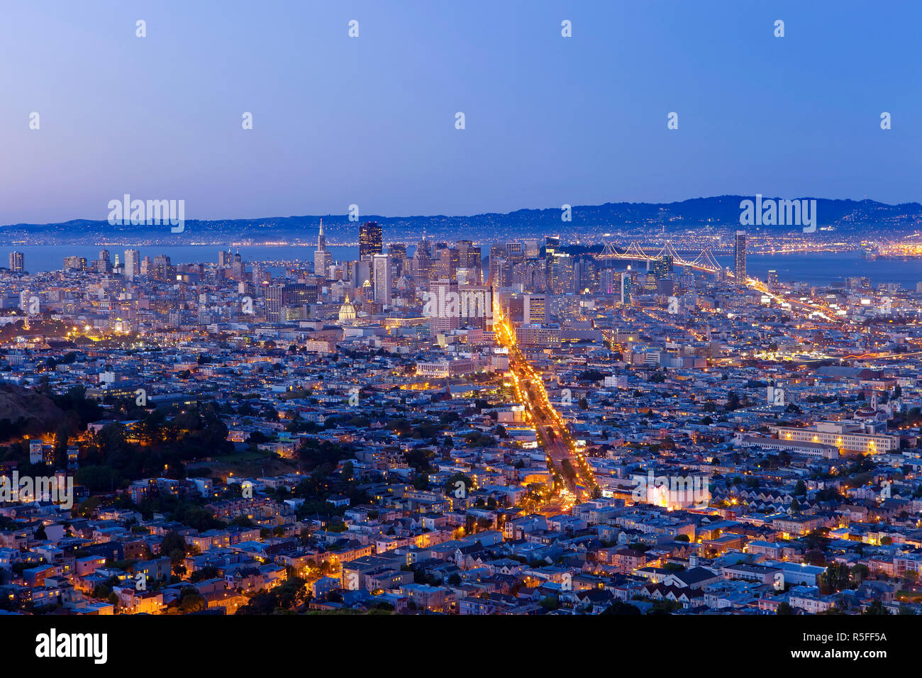 Vue sur les toits de la ville de Twin Peaks, San Francisco, California, USA Banque D'Images