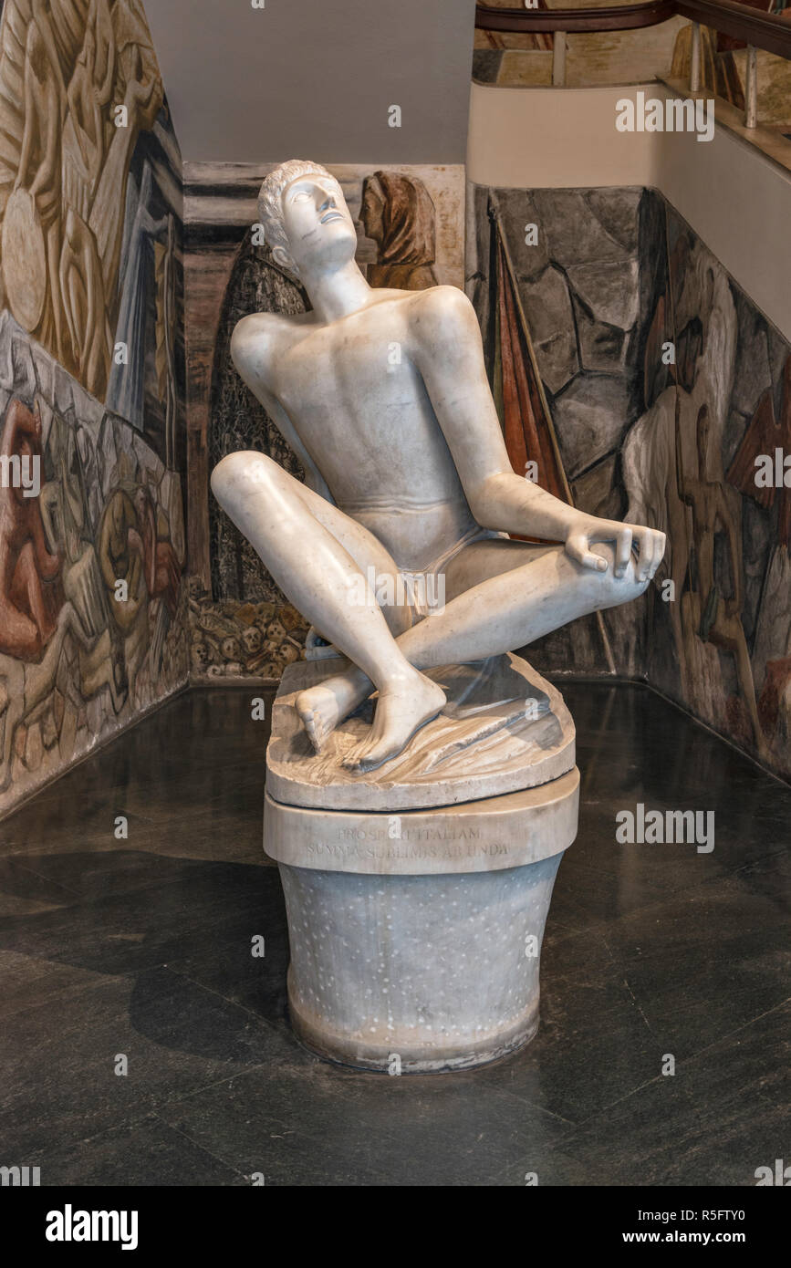 Palinurus, statue par Arturo Martini (1947), dédié à la DEUXIÈME GUERRE MONDIALE, le commandant partisan Primo Visentin, au Palazzo del Bo, Padoue, Vénétie, Italie Banque D'Images