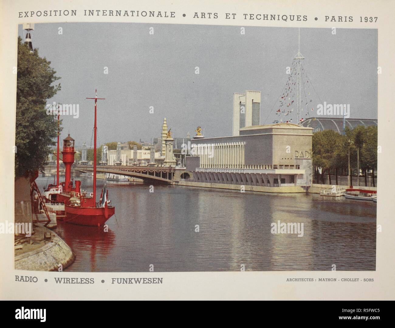 La radio. Sans fil. Funkwesen. Architectes : Mathon - Cholet - Sors. Exposition internationale des arts et des techniques appliqueÌs aÌ€ la vie moderne, Paris, 1937. Album officiel. [Paris : Exposition internationale des arts et techniques], 1937. L'occasion de l'exposition internationale consacrée à l'art et la technologie dans la vie moderne) a eu lieu du 25 mai au 25 novembre 1937 à Paris, France. Source : L.49/2203 18 plaque. Langue : Français. Banque D'Images
