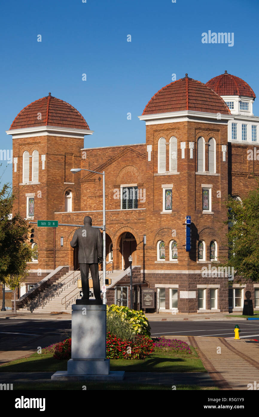 USA, Alabama, Birmingham, Église baptiste, Kelly Ingram Park Pasteur Martin Luther King Statue de Kelly Ingram Park Banque D'Images