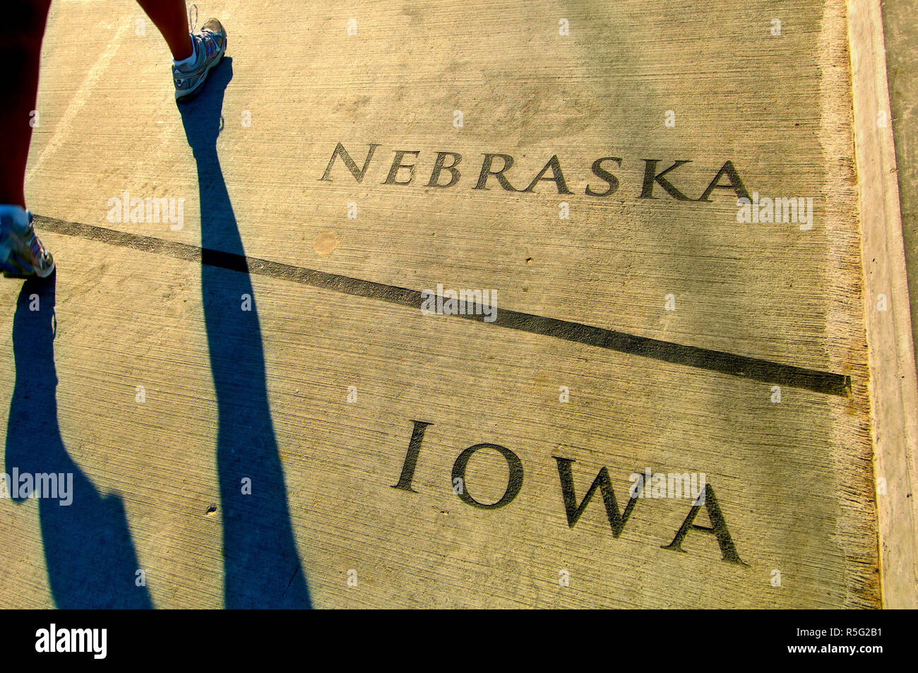 USA, Nebraska, Omaha, Bob Kerry passerelle pour piétons (sur la rivière Missouri), Boundry Line entre le Nebraska et l'Iowa Banque D'Images