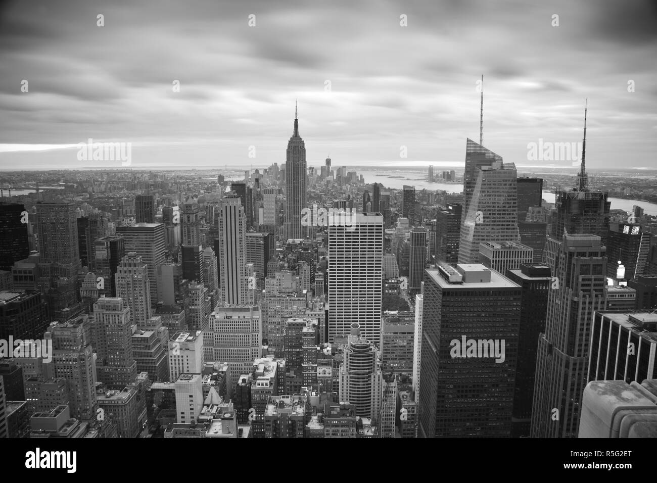 Midtown skyline avec Empire State Building du Rockefeller Center, Manhattan, New York City, USA Banque D'Images