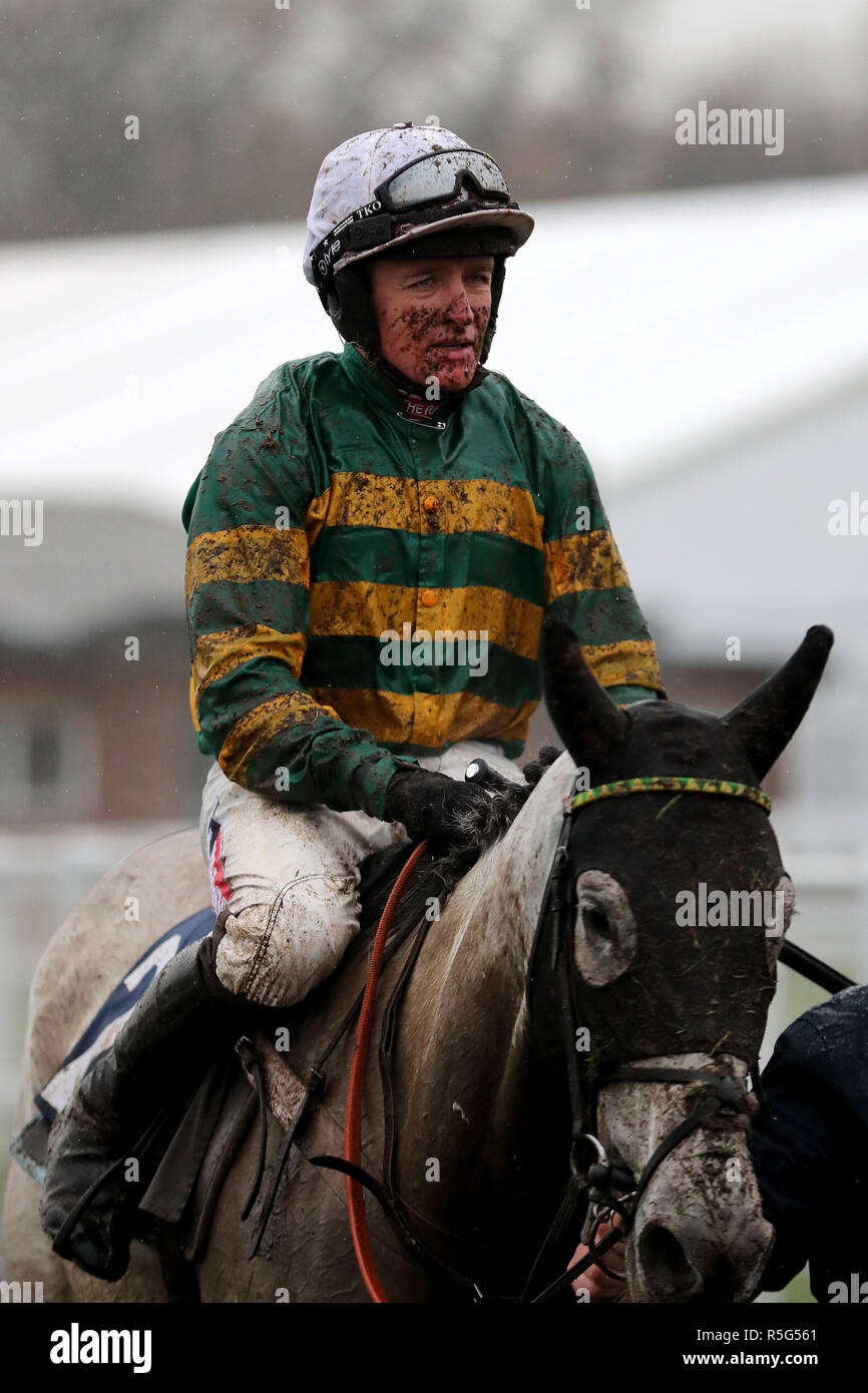 Barry Geraghty après avoir remporté le général Weatherbys stud book obstacle juvénile au cours de combats Cinquième Obstacle Raceday à Newcastle Racecourse. Banque D'Images