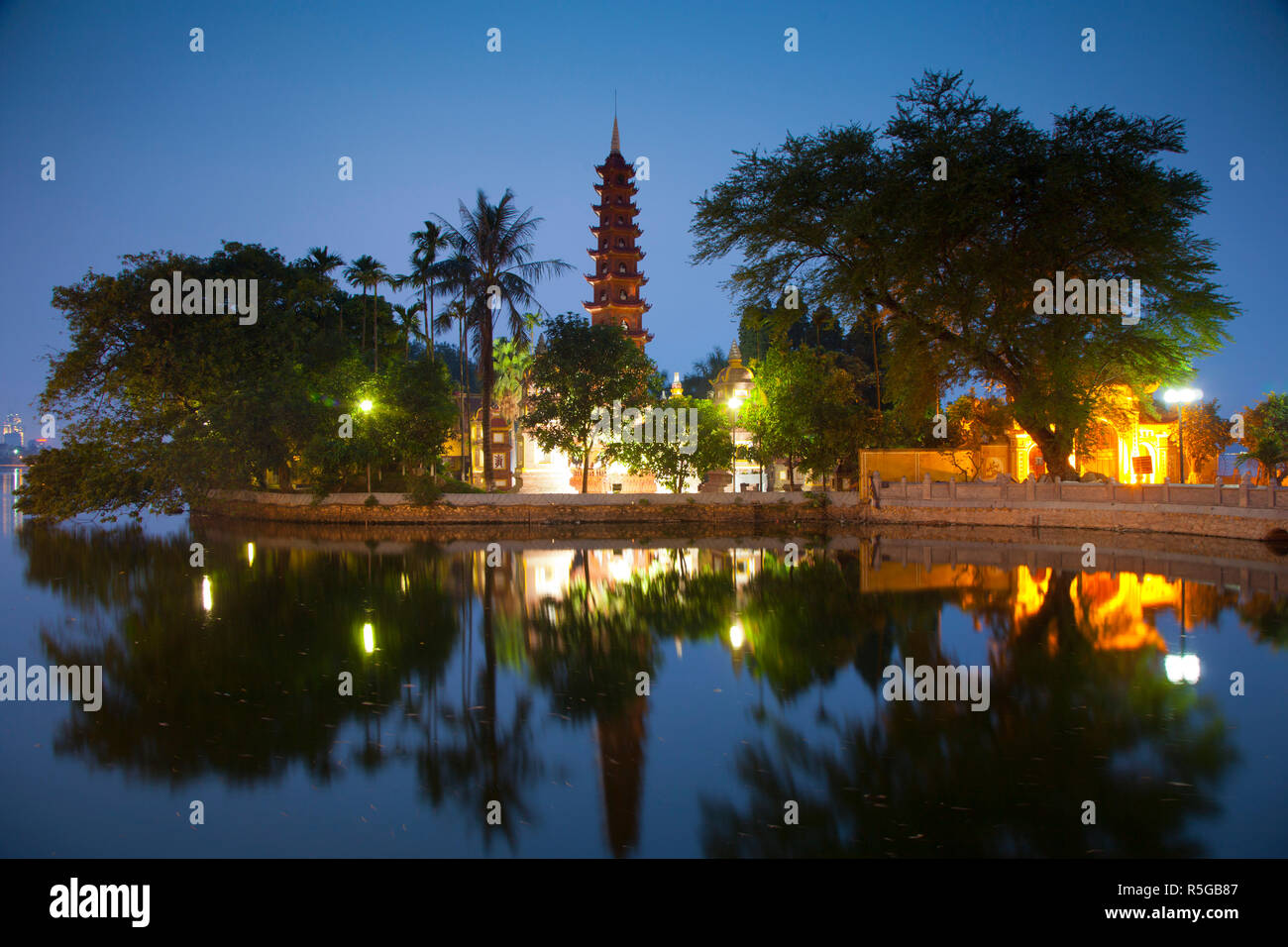 La Pagode Tran Quoc, Lac de l'Ouest (Ho Tay), Hanoi, Vietnam Banque D'Images