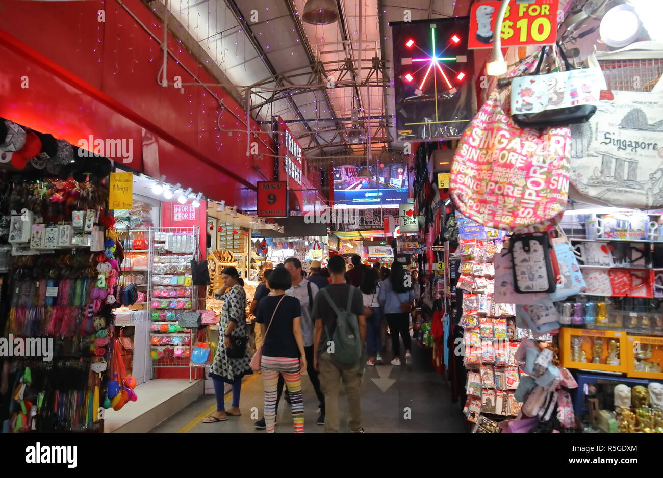 Personnes visitent le quartier de Bugis Street Shopping Arcade Singapour Banque D'Images