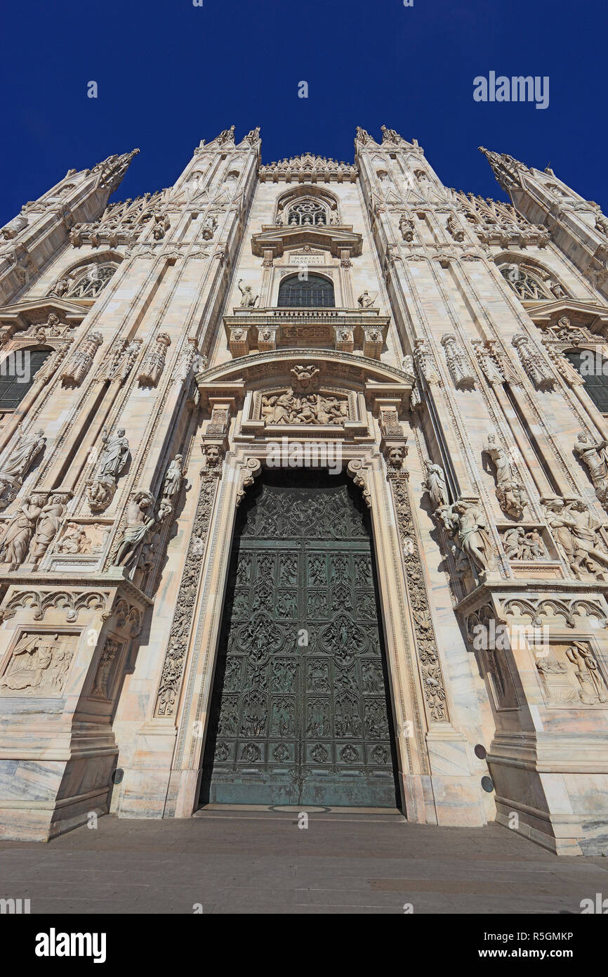 L'extérieur, la cathédrale de Milan, le Duomo di Santa Maria Nascente, Milan, Lombardie, Italie Banque D'Images