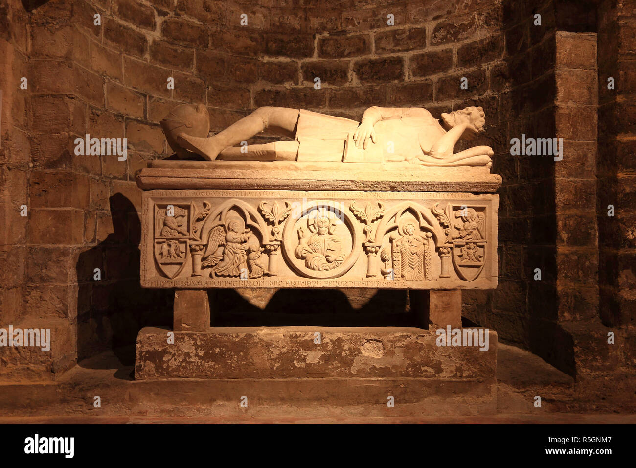 Sarcophage dans la crypte, tombeau de Frédéric d'Antioche, Cathédrale de Santissima Assunta,, Palerme, Sicile, Italie Banque D'Images