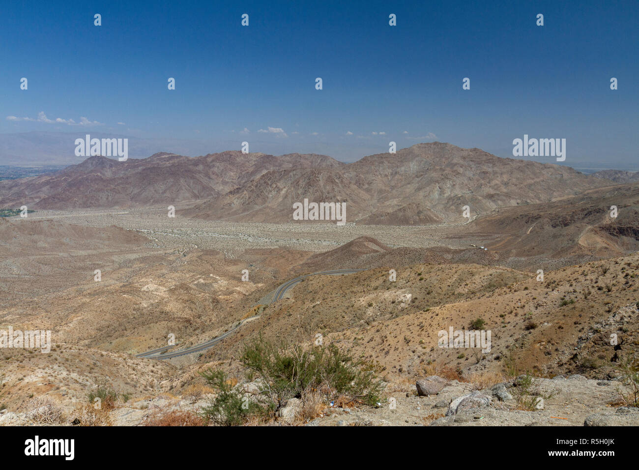 Vue de la vallée de Coachella point vista vers Palm Springs, California, United States. Banque D'Images