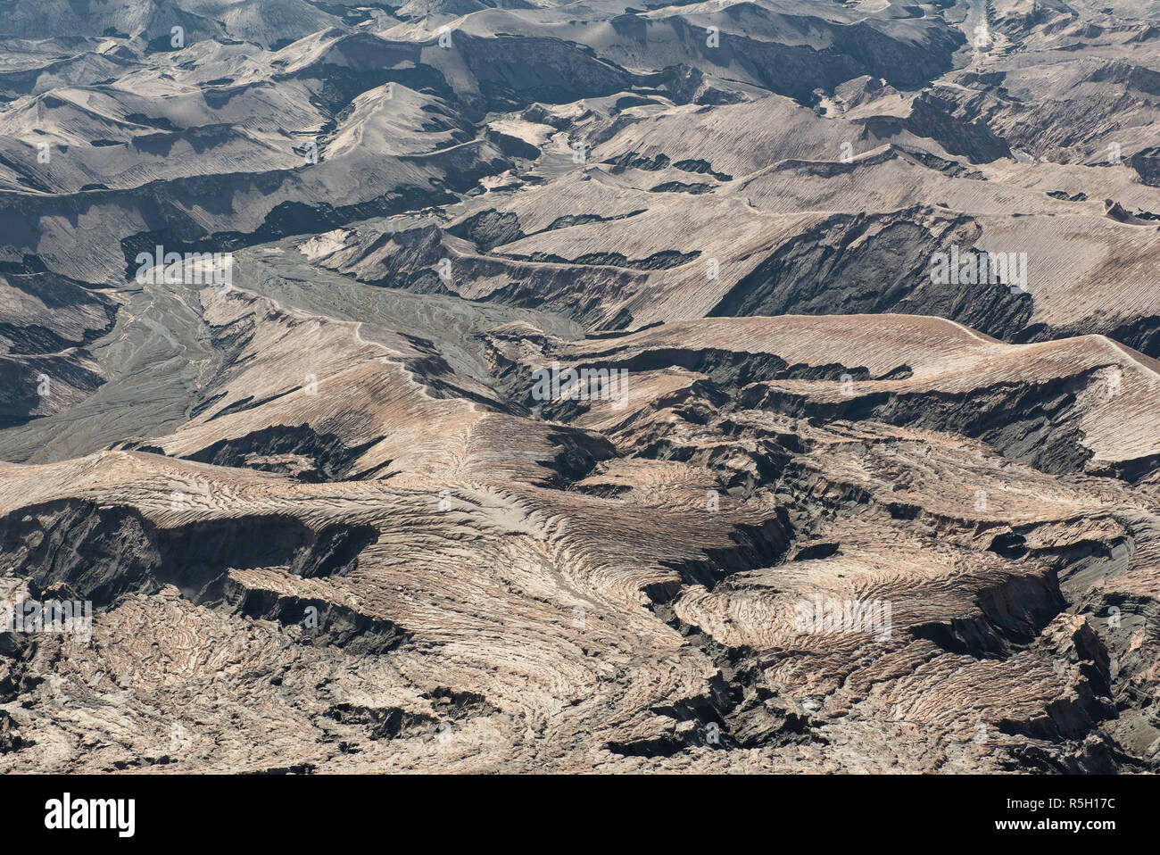 Les cendres volcaniques de la couche de sable comme terrain du mont volcan Bromo (Gunung Bromo) dans Parc National de Bromo Tengger Semeru, l'Est de Java, Indonésie Banque D'Images