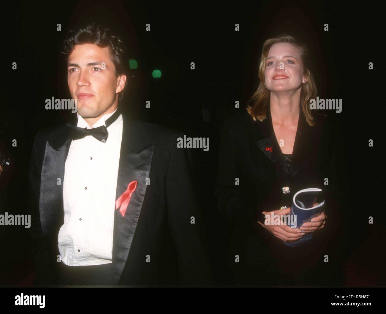 UNIVERSAL CITY, CA - 9 mars : l'Acteur Andrew Shue actrice Courtney Thorne-Smith et assister à la 19e People's Choice Awards le 9 mars 1993 à Unversal Studios à Universal City, en Californie. Photo de Barry King/Alamy Stock Photo Banque D'Images