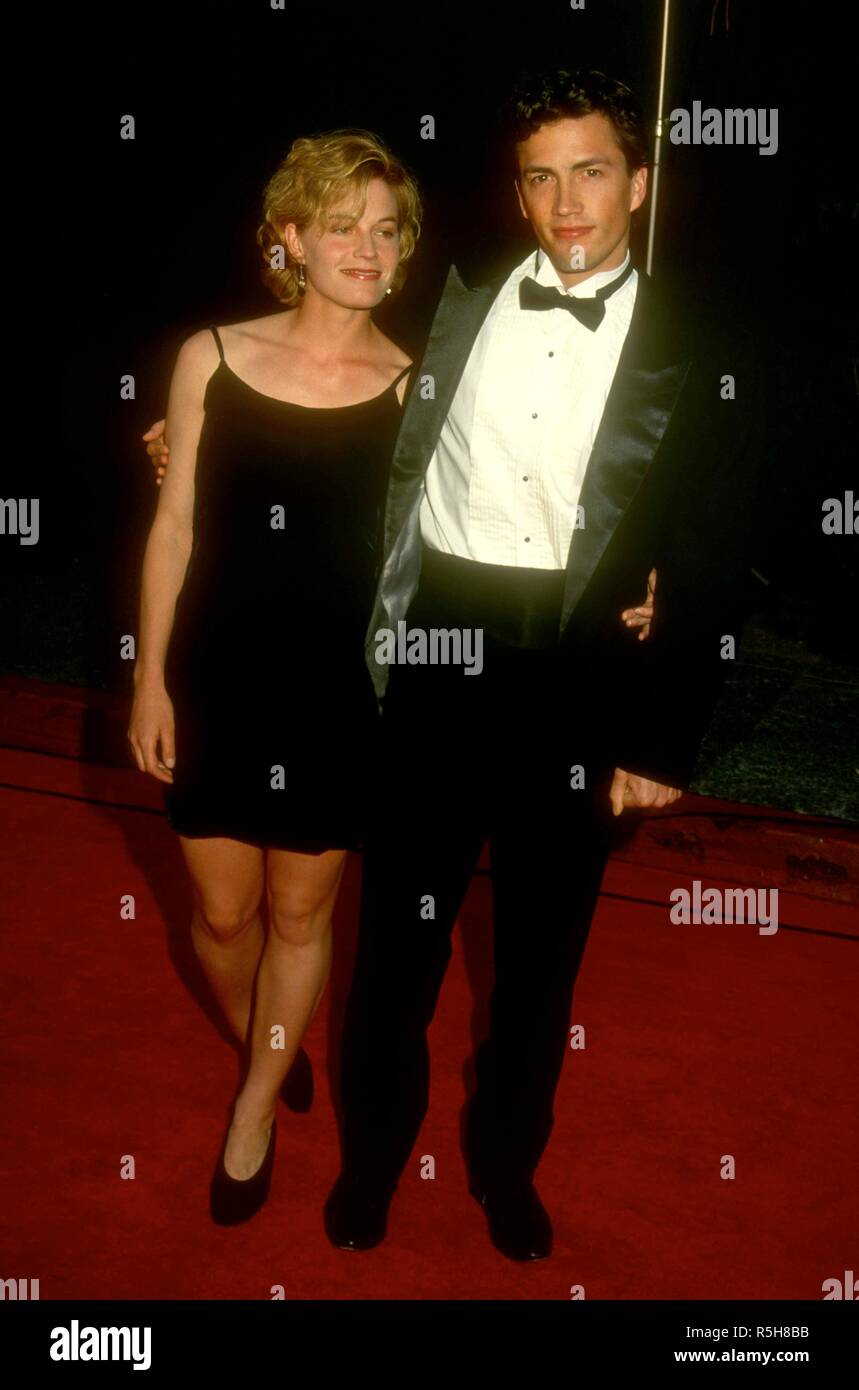 UNIVERSAL CITY, CA - 9 mars : Elisabeth Shue actrice et acteur frère Andrew Shue assister à la 19e People's Choice Awards le 9 mars 1993 à Unversal Studios à Universal City, en Californie. Photo de Barry King/Alamy Stock Photo Banque D'Images UNIVERSAL CITY, CA - 9 mars : Elisabeth Shue actrice et acteur frère Andrew Shue assister à la 19e People's Choice Awards le 9 mars 1993 à Unversal Studios à Universal City, en Californie. Photo de Barry King/Alamy Stock Photo Banque D'Images