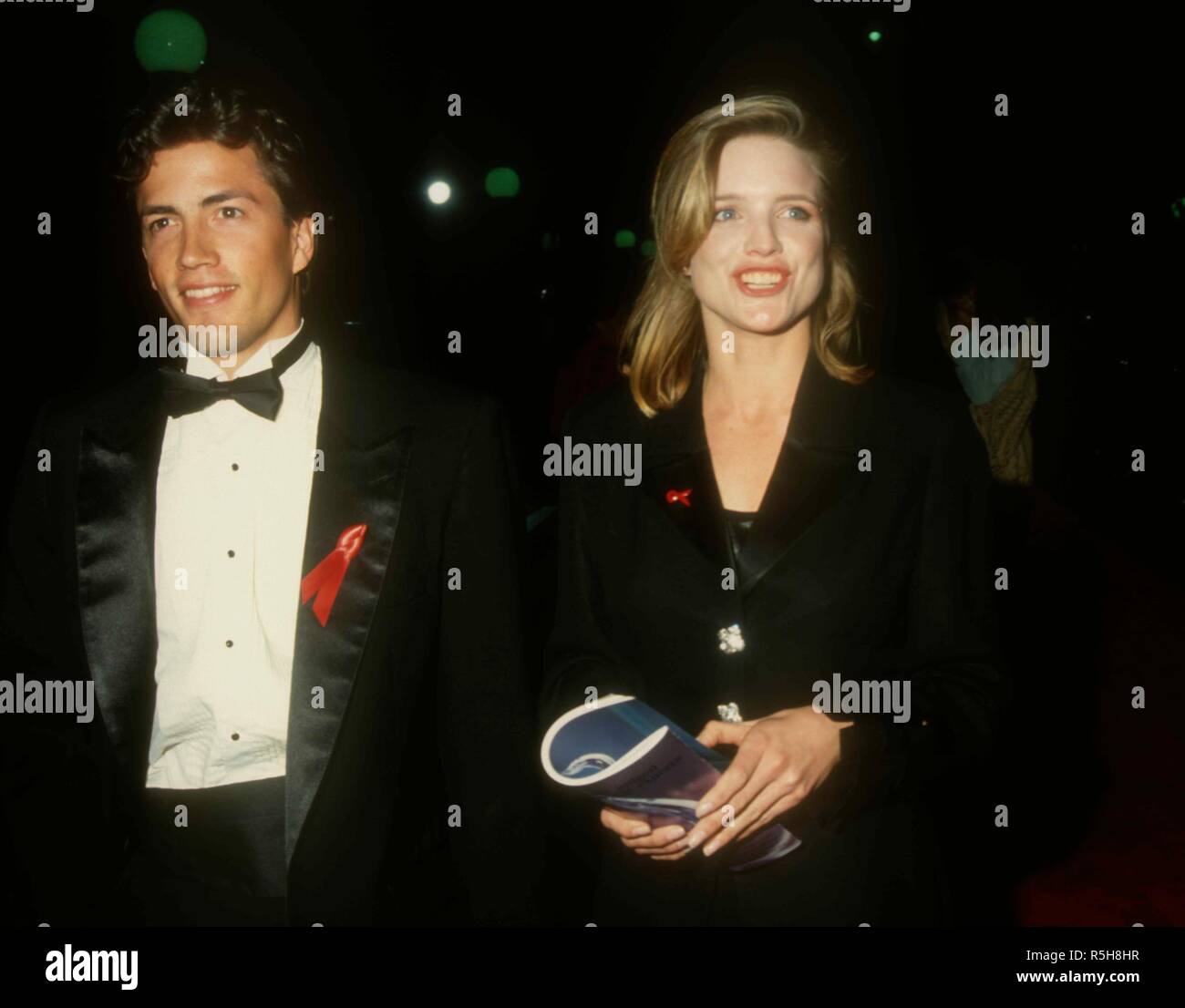 UNIVERSAL CITY, CA - 9 mars : l'Acteur Andrew Shue actrice Courtney Thorne-Smith et assister à la 19e People's Choice Awards le 9 mars 1993 à Unversal Studios à Universal City, en Californie. Photo de Barry King/Alamy Stock Photo Banque D'Images