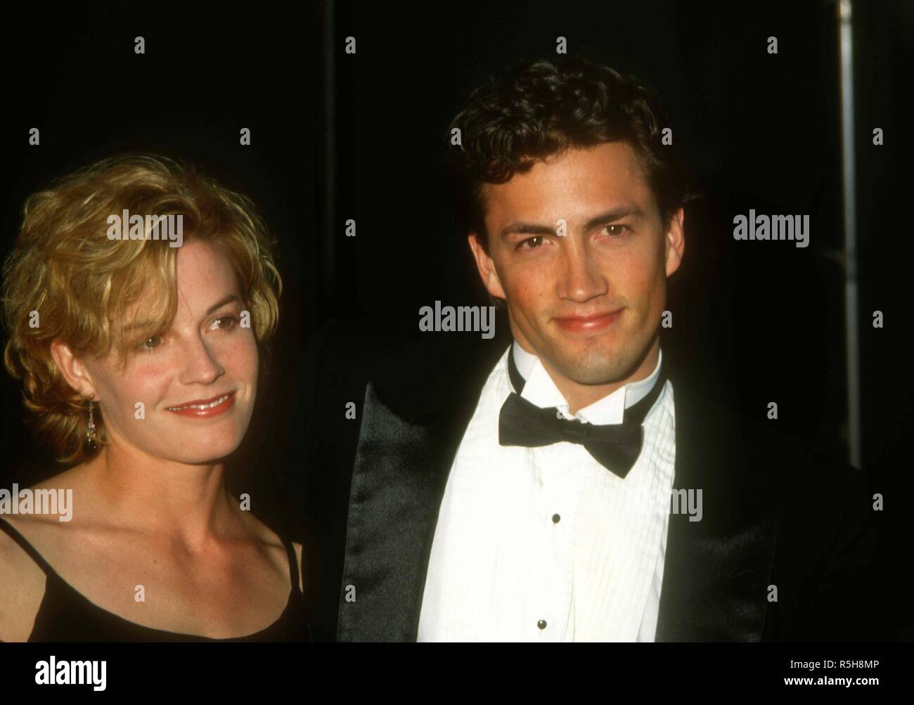 UNIVERSAL CITY, CA - 9 mars : Elisabeth Shue actrice et acteur frère Andrew Shue assister à la 19e People's Choice Awards le 9 mars 1993 à Unversal Studios à Universal City, en Californie. Photo de Barry King/Alamy Stock Photo Banque D'Images UNIVERSAL CITY, CA - 9 mars : Elisabeth Shue actrice et acteur frère Andrew Shue assister à la 19e People's Choice Awards le 9 mars 1993 à Unversal Studios à Universal City, en Californie. Photo de Barry King/Alamy Stock Photo Banque D'Images