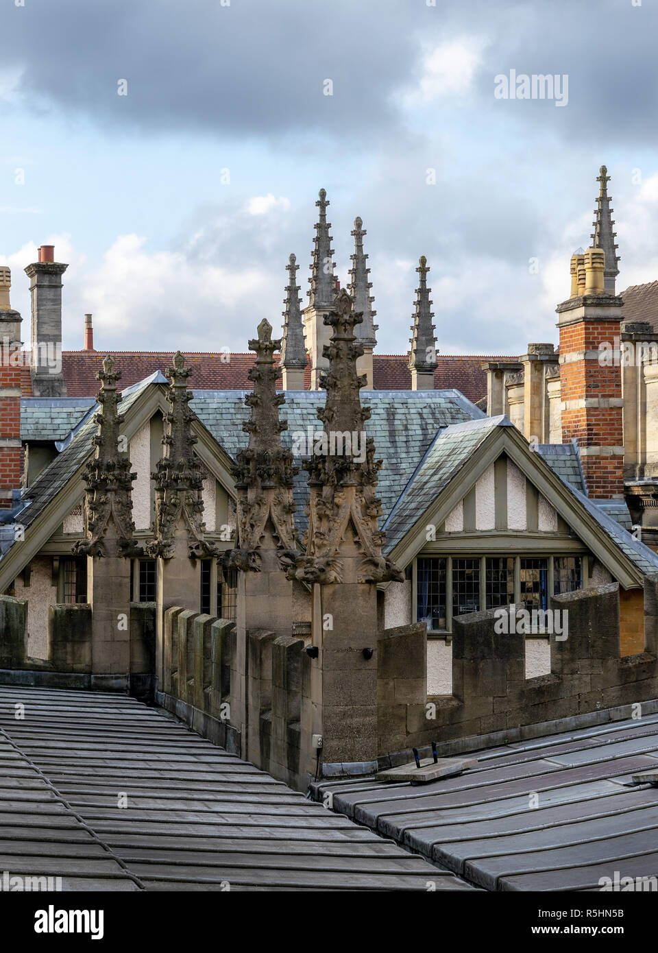 Une vue de la ligne du toit de St Mary the Virgin, Oxford, Angleterre Banque D'Images