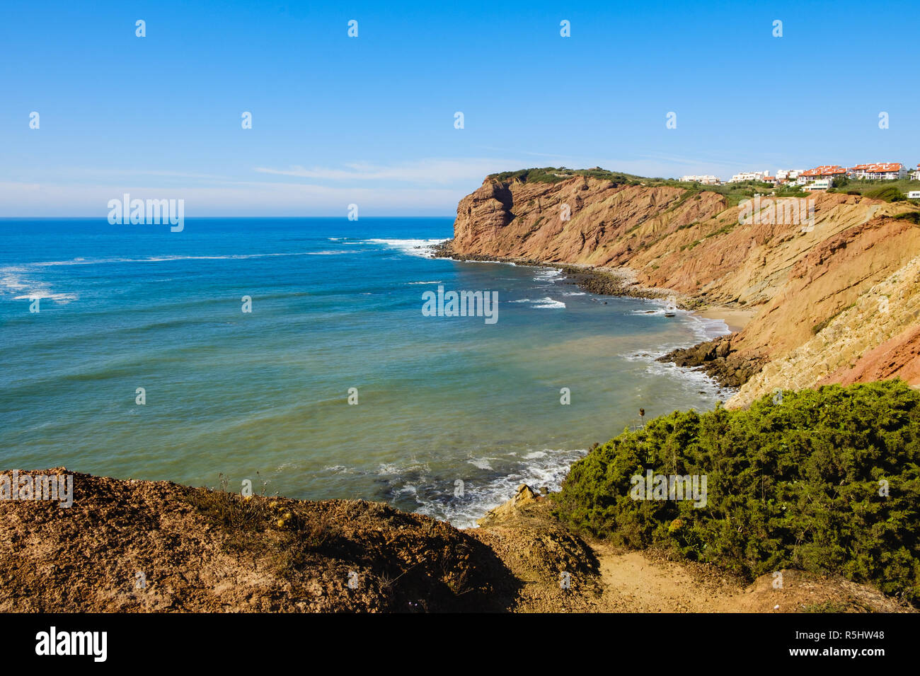 S. Martinho do Porto, Portugal - 20 septembre 2018 : rochers sur la côte portugaise Alcobaça, Portugal Banque D'Images