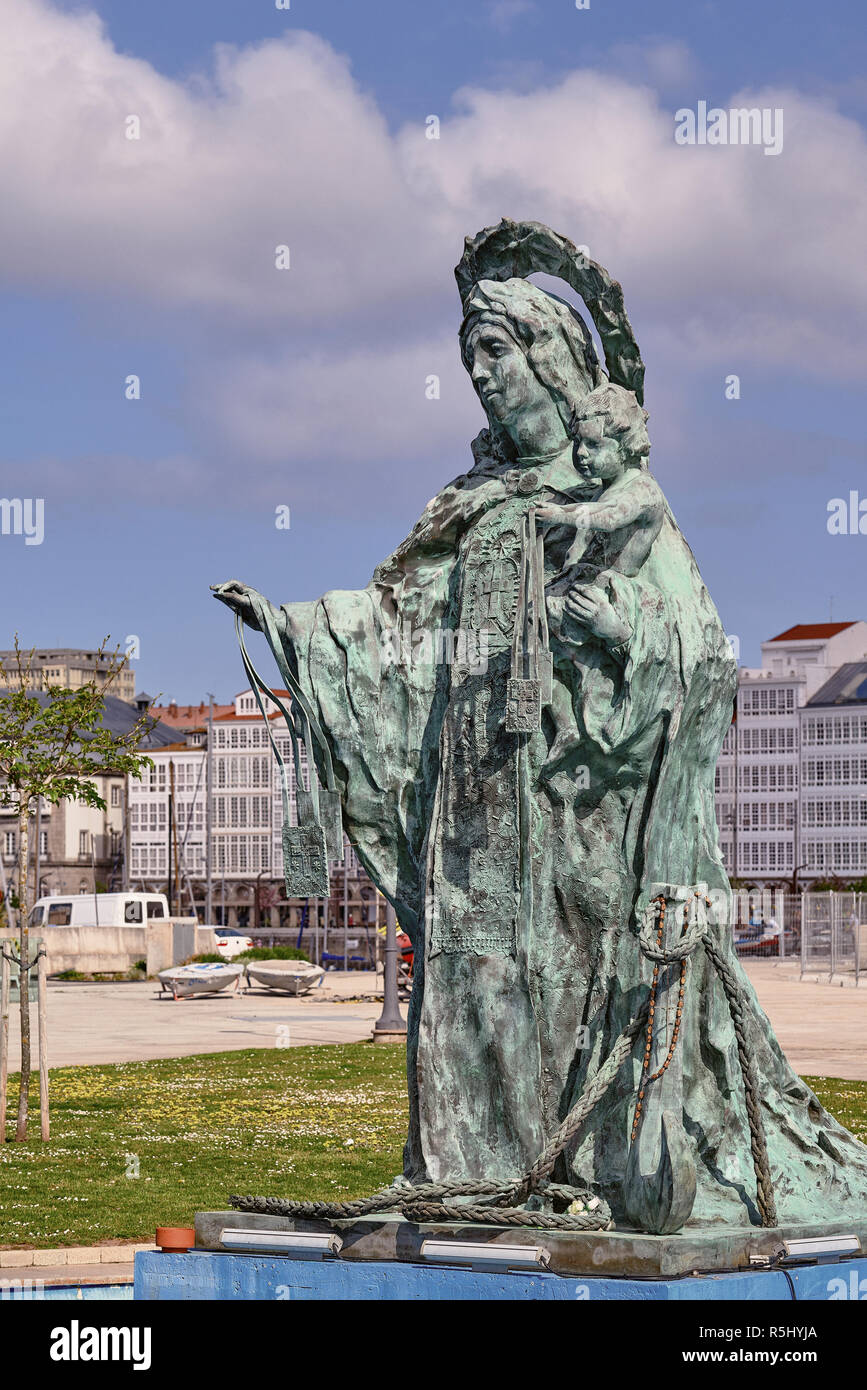 Monument dédié à la Vierge du Carmen Sculpture sur le paseo marítimo de La / La Corogne, Galice, Espagne, Europe Banque D'Images