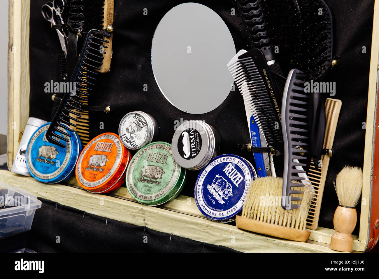 Moscou, Russie, 7.02.2018 : les machines de rasage dans barbershop tool kit  pour le rasage coiffure.coiffure outils pour salon de coiffure Photo Stock  - Alamy