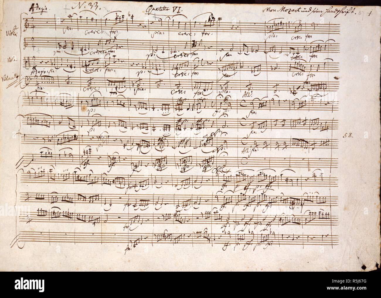 Ensemble (folio) MS Mozart. Six Quartetts dédiés à Haydn [Op.10]. 1785. Ensemble (folio) Début du Quatuor en C [K465] Image prise à partir de six Quartetts dédiés à Haydn [Op.10]. Publié initialement en 1785. produits/ . Source : ajouter. 37763, f.57. Banque D'Images