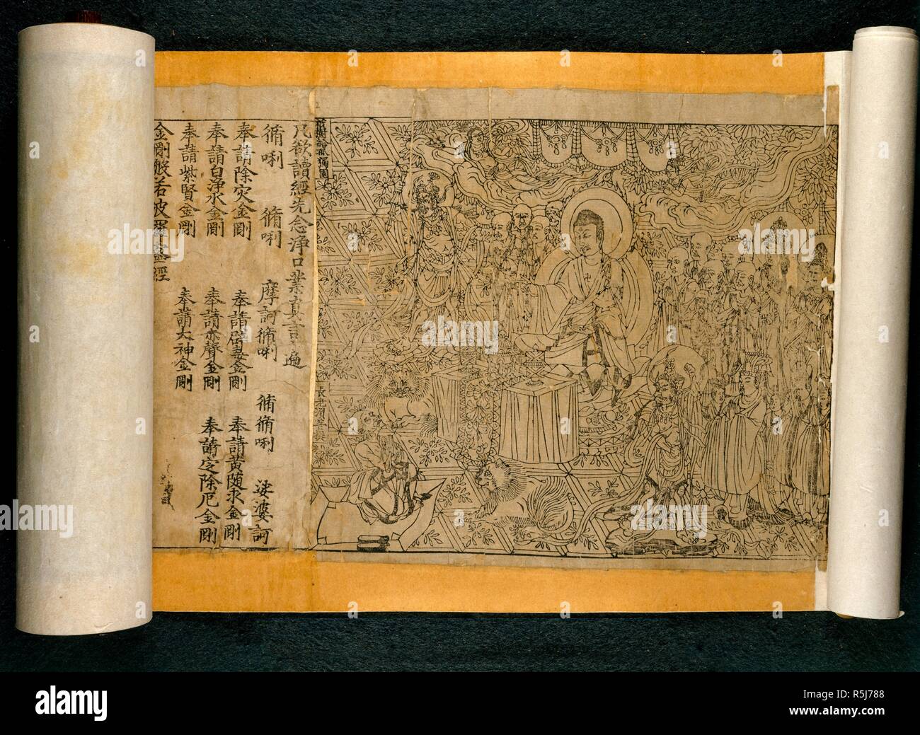 L'image illustre le frontispice de la première impression de bloc complet â€™bookâ€™ trouvés jusqu'à maintenant qui contient une date, la traduction chinoise du texte bouddhique le Sutra du 'Diamond'. Il s'agit d'une banderole, plus de 16 pieds de long, composé d'une longue série de pages imprimées. Imprimé en Chine en 868 AD, il a été trouvé dans les grottes de Dunhuang en 1907, dans le nord des provinces de l'ouest du Gansu. . Sutra du Diamant de 868 AD. La Chine, le 11 mai, 868. Voir aussi : 010627 image (sans faire défiler se termine.). Source : Ou. 8210/P.2, frontispice et texte, faites défiler jusqu'à l'extrémité. Langue : chinois. Banque D'Images
