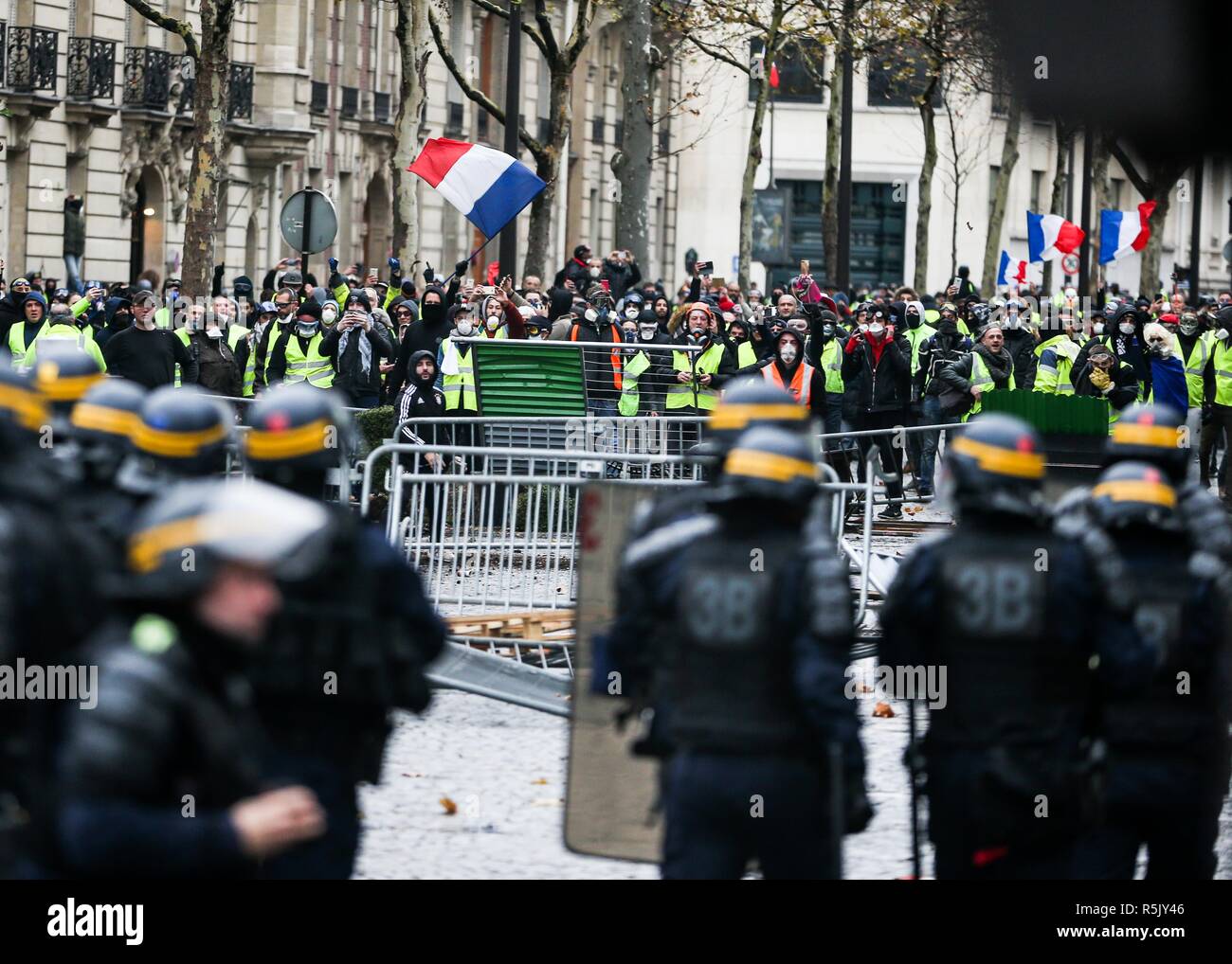 Paris France 1er Décembre 2018 Les Forces De Crs Et