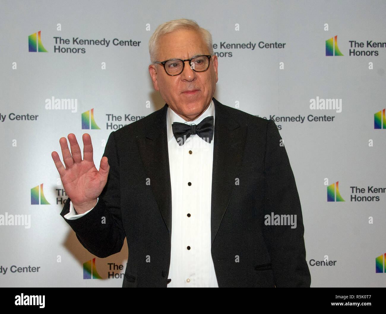 David M. Rubenstein, président, John F. Kennedy Center for the Performing Arts, arrive pour le dîner officiel de l'artiste en l'honneur des récipiendaires de la 41st Annual Kennedy Center Honors organisé par United States Vice-secrétaire d'État John J. Sullivan au département d'État à Washington, DC le Samedi, Décembre 1, 2018. Les lauréats 2018 sont : la chanteuse et actrice Cher ; le compositeur et pianiste Philip Glass ; country music entertainer Reba McEntire et saxophoniste de jazz et compositeur Wayne Shorter. Cette année, co-créateurs de Hamilton- écrivain et acteur Lin-Manuel Miranda, directeur Thomas Kai Banque D'Images